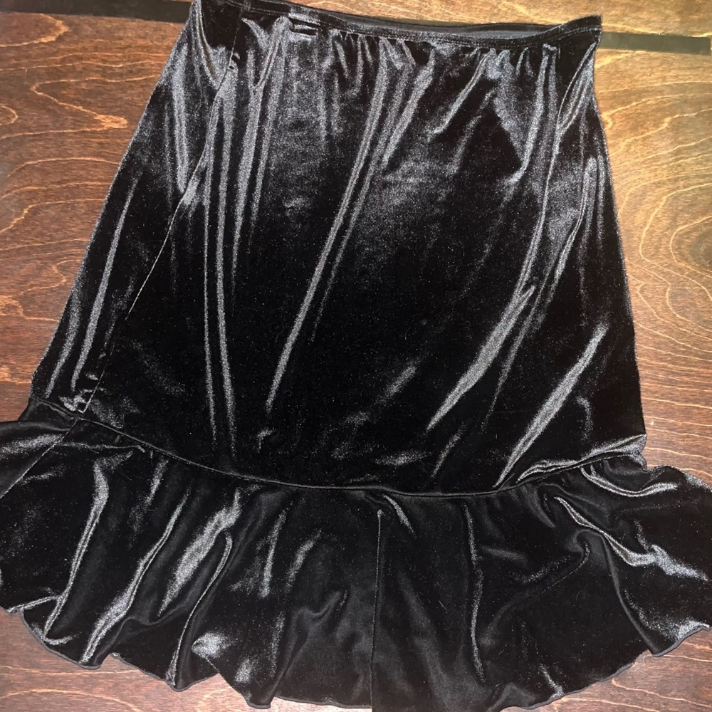 Mid line black skirt Spandex /Polyester. PL